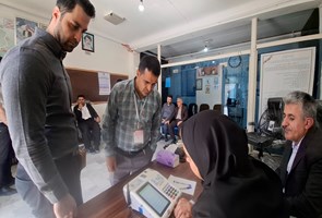 حضور-پرشور-پزشکان،-داروسازان،-دندانپزشکان،-ماما-و-کارشناسان-پروانهدار-سطح-شهرستان-سردشت-در-محل-اخذ-رای-نهمین-دوره-انتخابات-نظام-پزشکی·